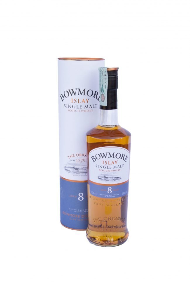 Bowmore - Islay Single Malt Scotch Whisky "8 Years" Bowmore - Islay Single Malt Scotch Whisky "8 Years"
